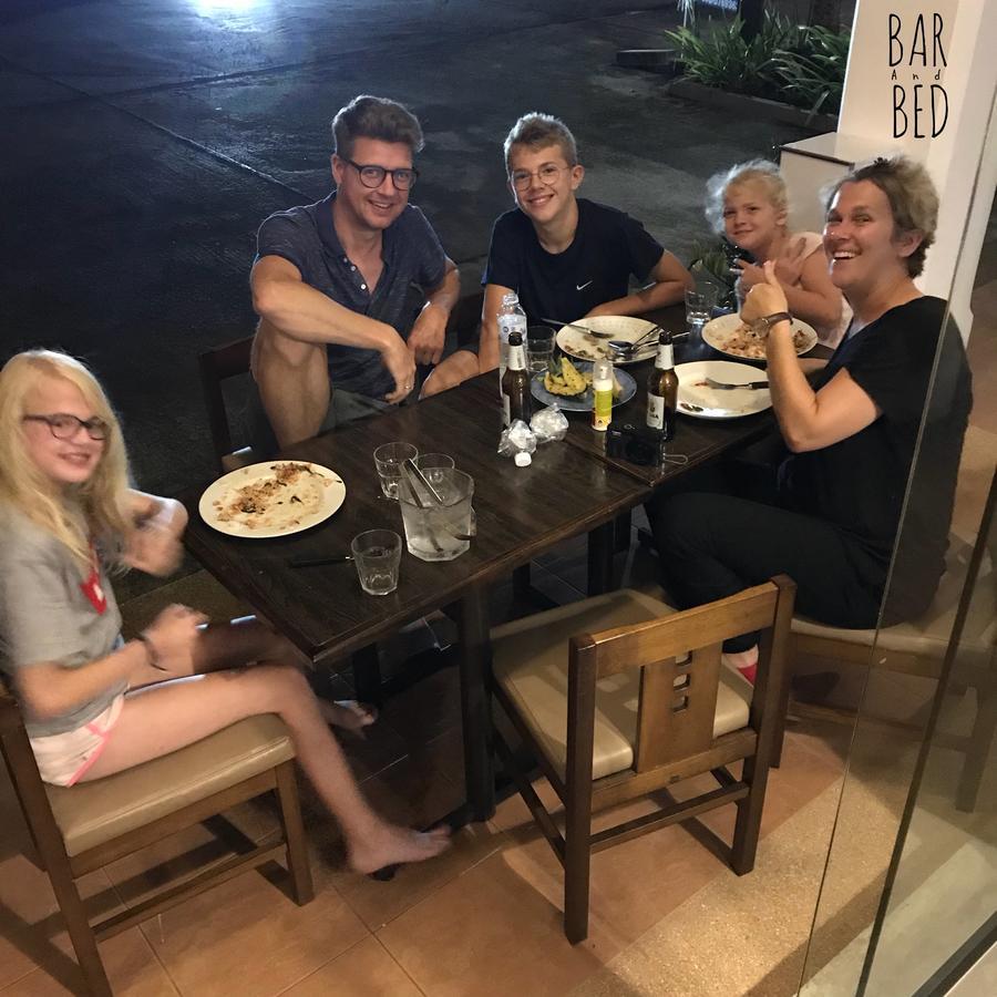 Barandbed Urt Hostel สุราษฎร์ธานี ภายนอก รูปภาพ